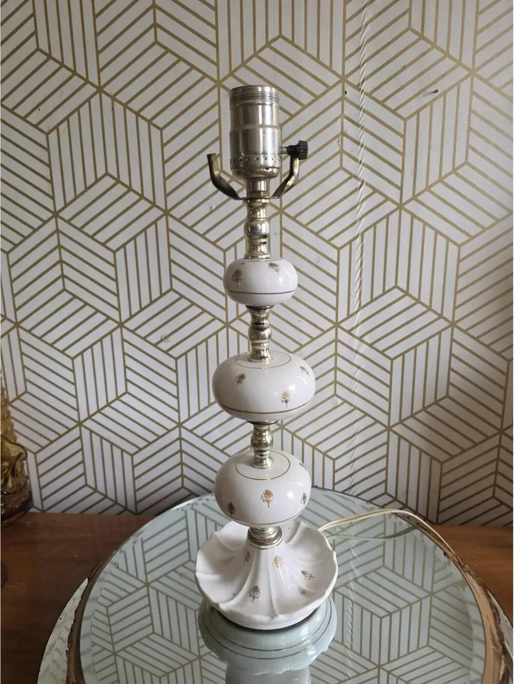 Vintage 1950 White And Gold Motif Porcelain Accent Table Lamp